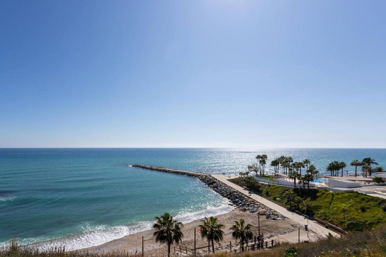 Spacious Beachfront Flat With Sea Views And Private Indoor Parking Benalmádena Exterior foto
