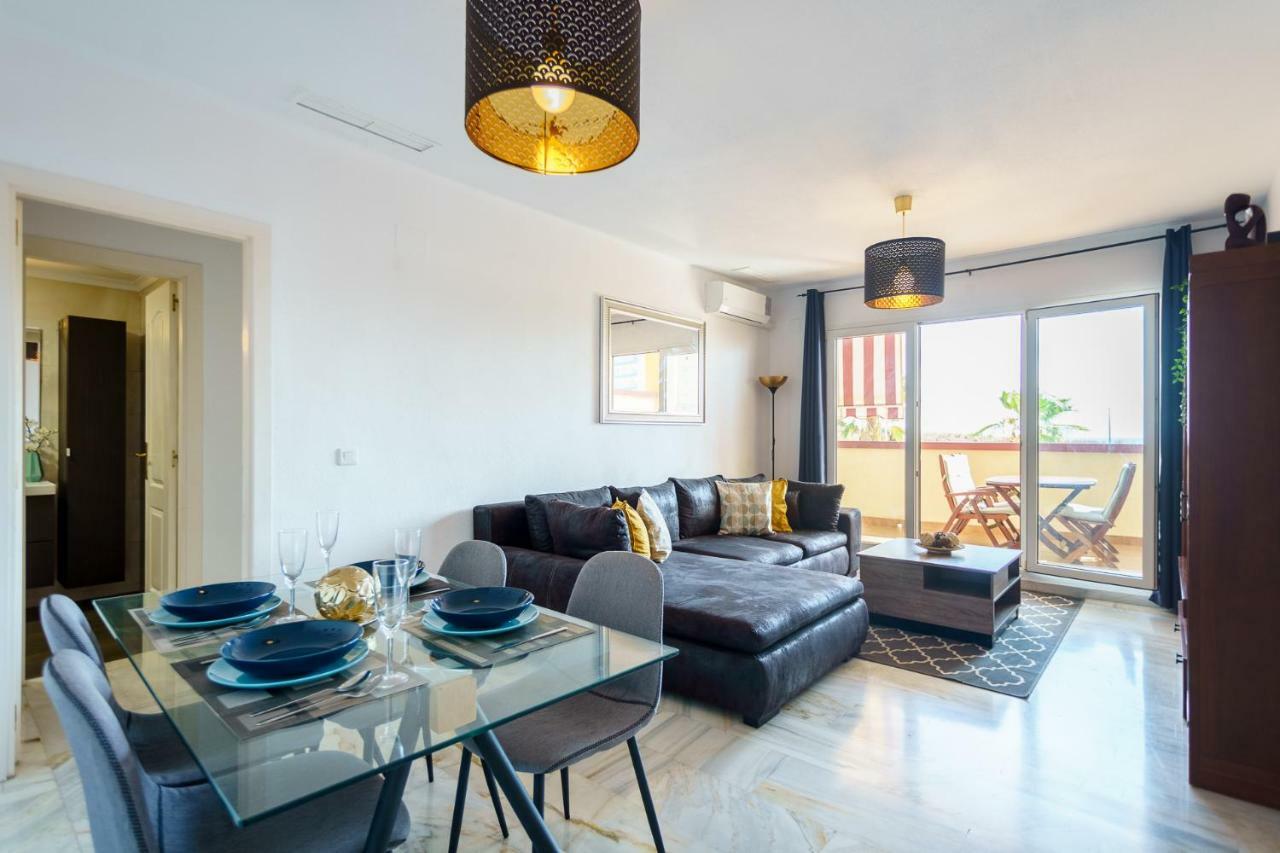 Spacious Beachfront Flat With Sea Views And Private Indoor Parking Benalmádena Exterior foto