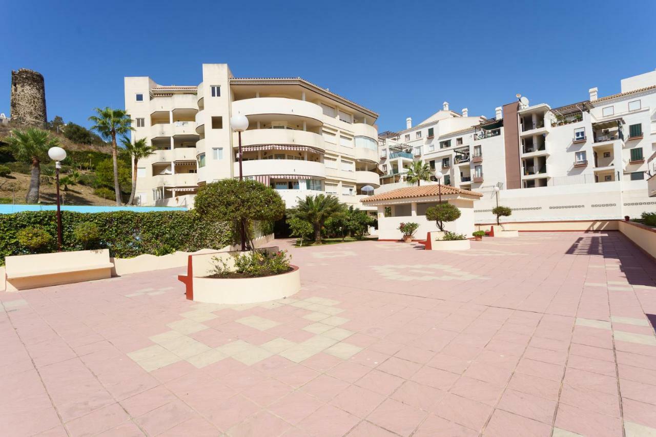 Spacious Beachfront Flat With Sea Views And Private Indoor Parking Benalmádena Exterior foto