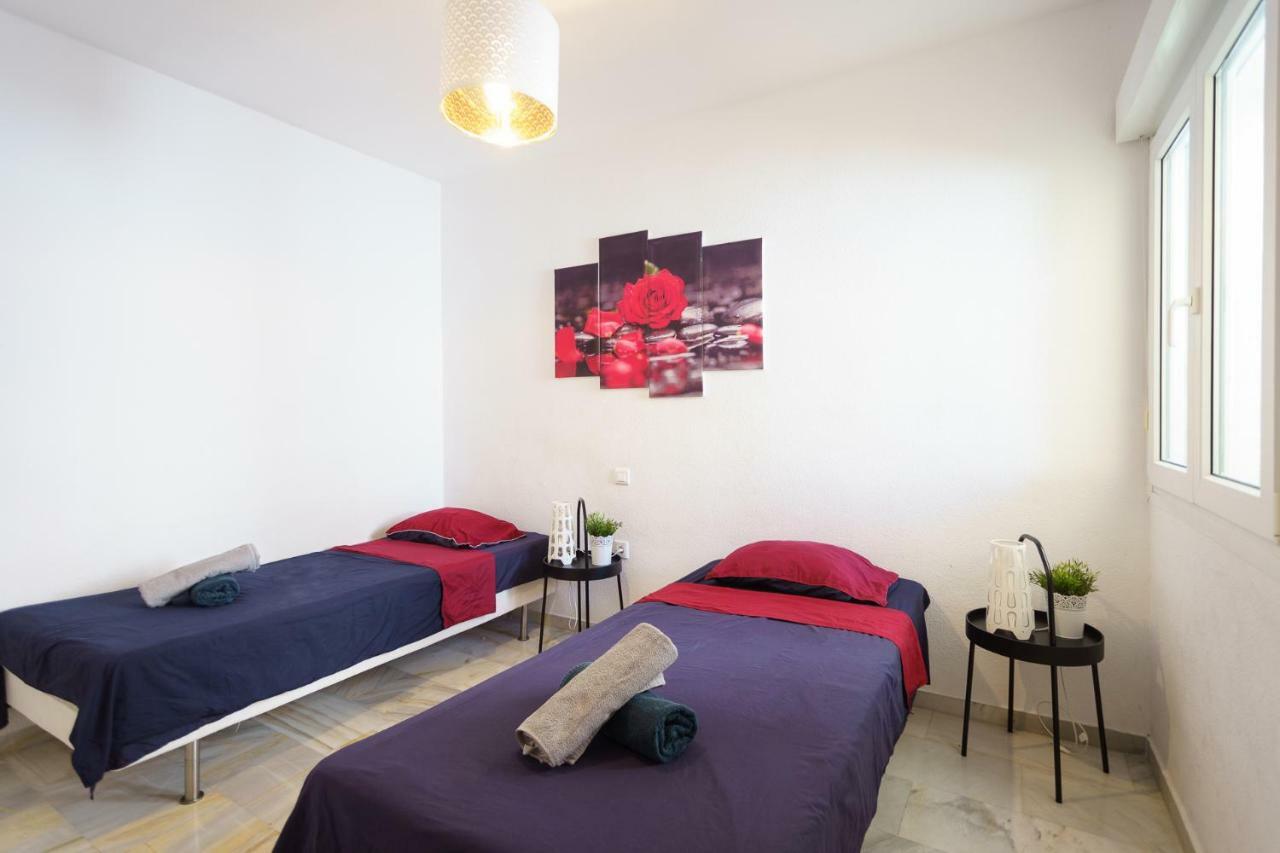 Spacious Beachfront Flat With Sea Views And Private Indoor Parking Benalmádena Exterior foto