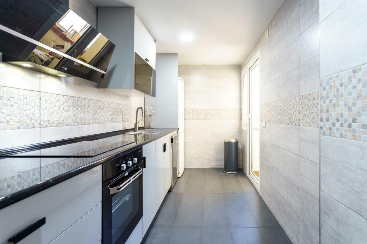 Spacious Beachfront Flat With Sea Views And Private Indoor Parking Benalmádena Exterior foto