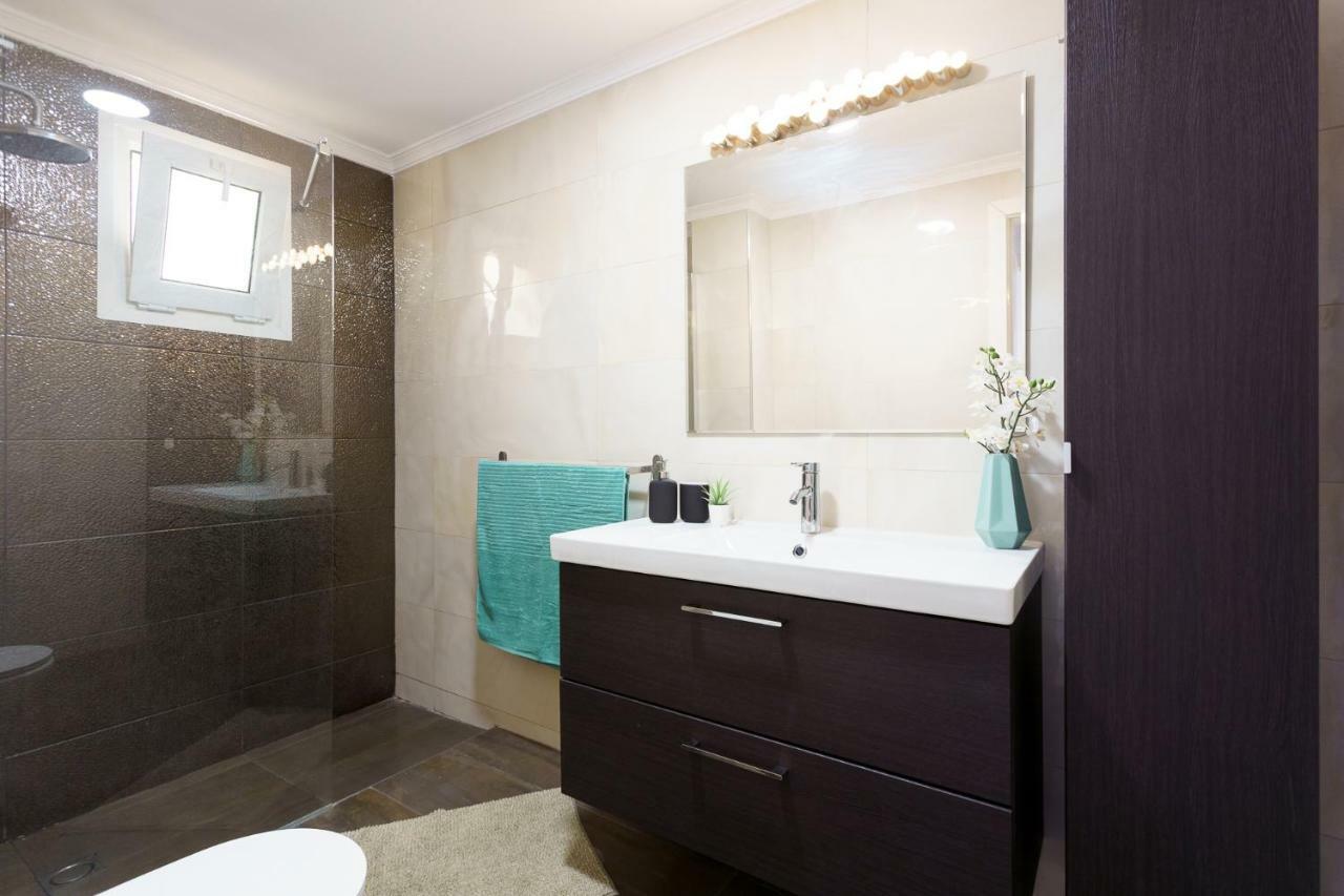 Spacious Beachfront Flat With Sea Views And Private Indoor Parking Benalmádena Exterior foto