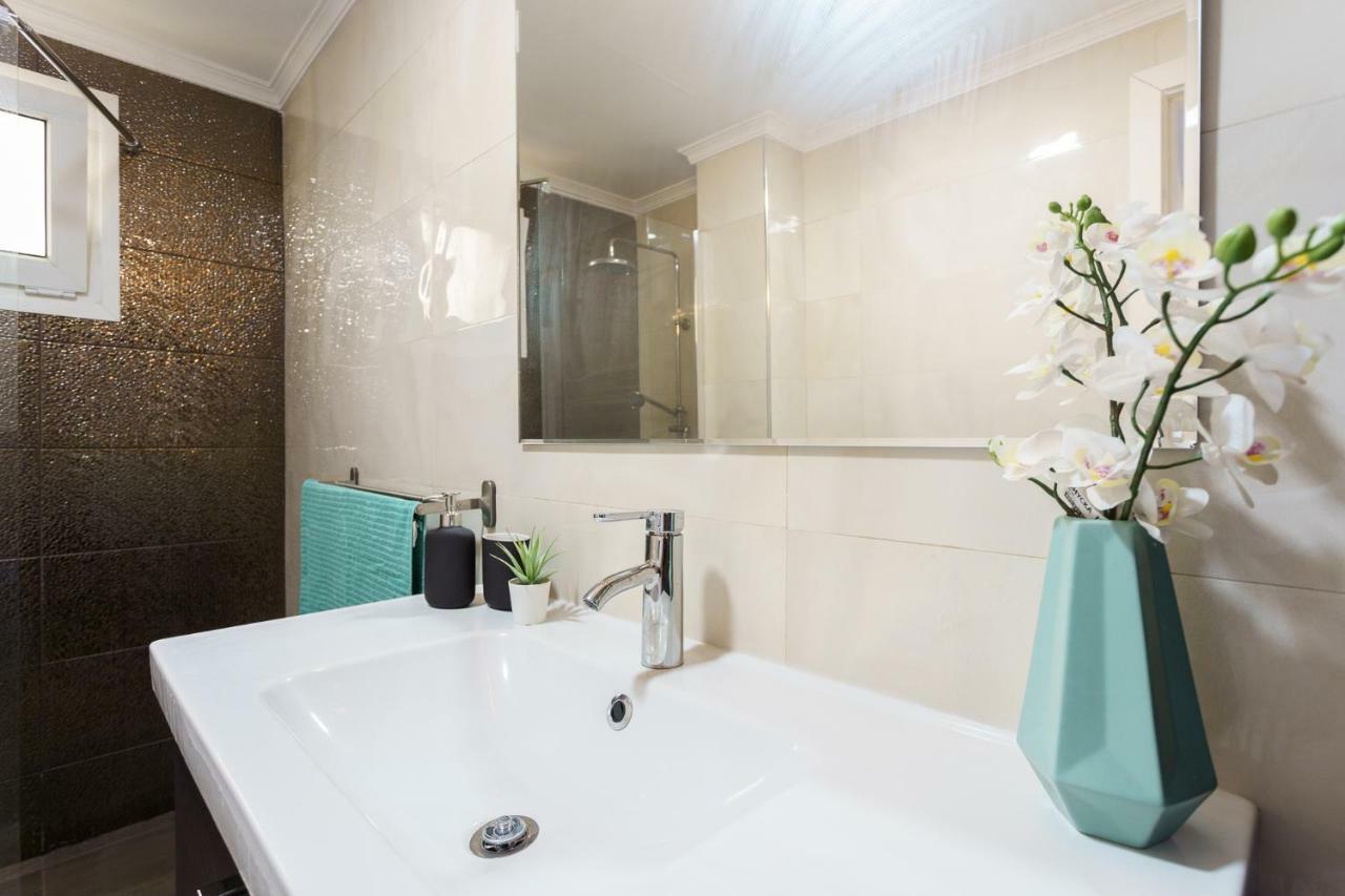 Spacious Beachfront Flat With Sea Views And Private Indoor Parking Benalmádena Exterior foto