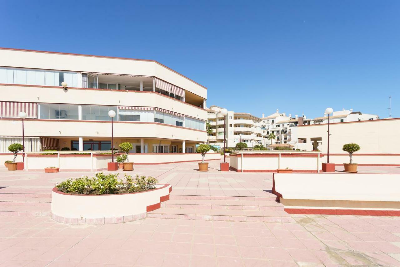 Spacious Beachfront Flat With Sea Views And Private Indoor Parking Benalmádena Exterior foto