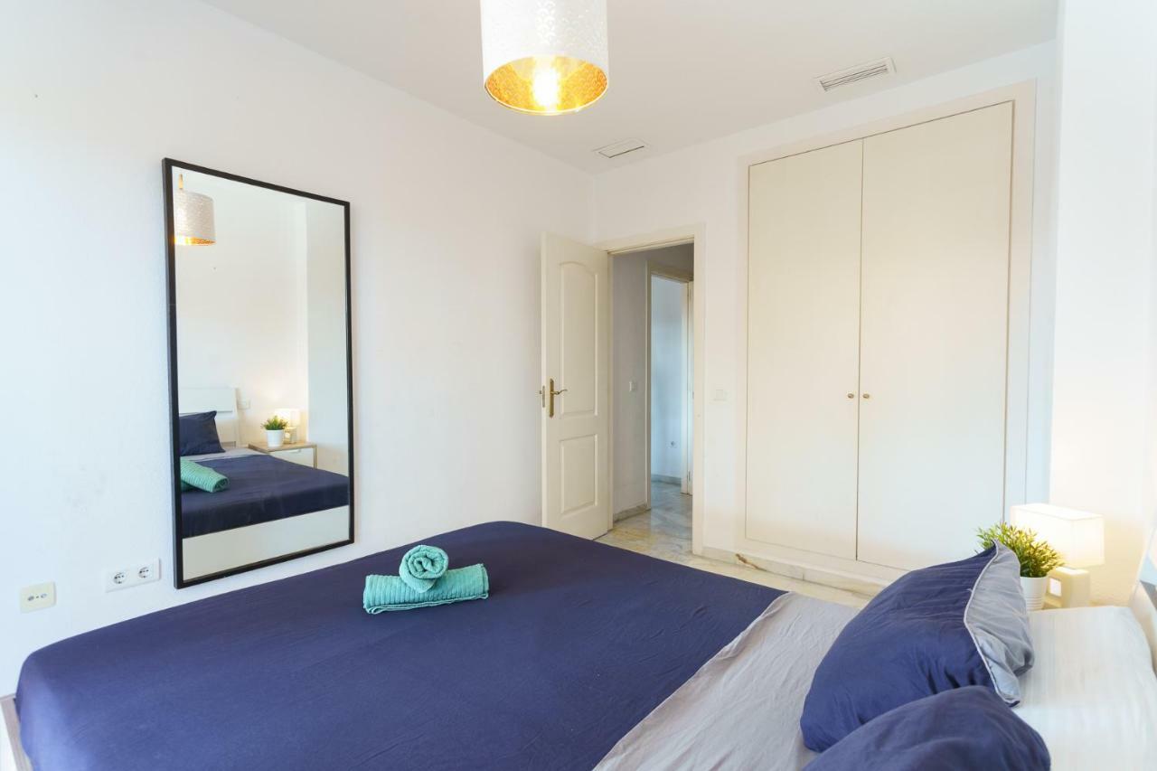Spacious Beachfront Flat With Sea Views And Private Indoor Parking Benalmádena Exterior foto