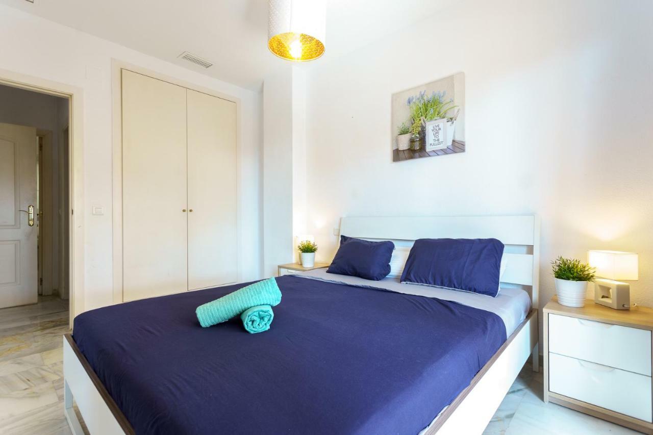 Spacious Beachfront Flat With Sea Views And Private Indoor Parking Benalmádena Exterior foto